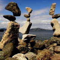 Bill Dan ~ Stone balancing Art
